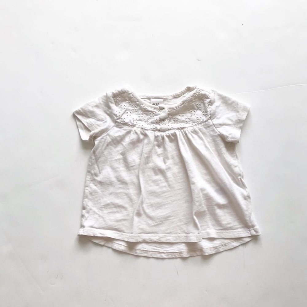 H&M light cream eyelet top EUC 4-6 months